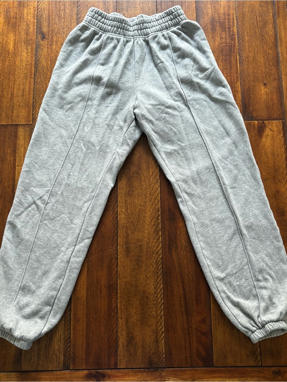 Nike Sportswear Essential Fleece Pants in dark grey heather